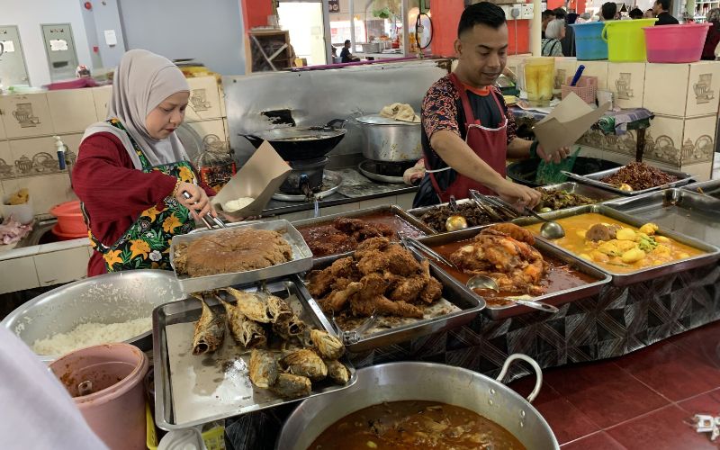 pedagang lauk di pasar siti khadijah kelantan
