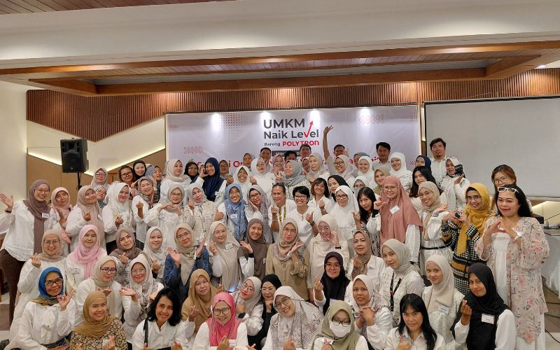 Para pegiat usaha dan pelaku UMKM mengikuti rangkaian acara UMKM Naik Level Bareng Polytron Seri 3 Bandung dengan antusias, memanfaatkan sesi diskusi untuk bertanya, bertukar pengalaman, dan mencari solusi terkait pengembangan usaha serta transformasi digital.