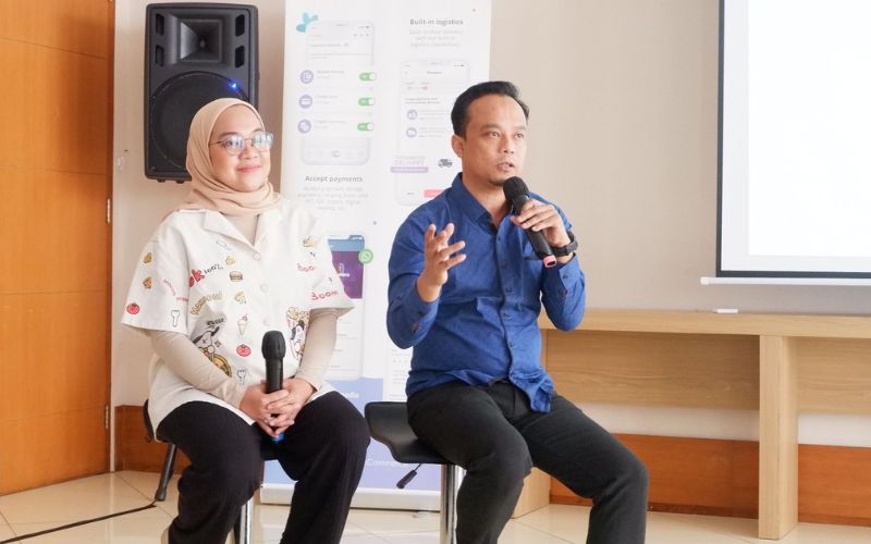 suasana workshop membuat website bersama BoxCommerce dan Wanita Wirausaha Femina