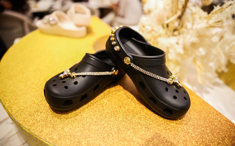 Crocs koleksi lebaran 2024