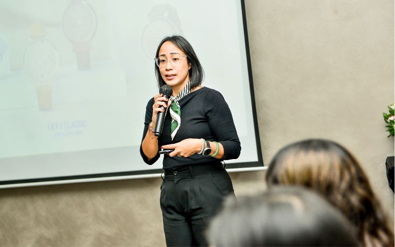 Chandrawidhi Desideriani memperkenalkan Garmin Lily 2 sebagai smartjewelry bergaya perhiasan yang mendukung gaya hidup sehat