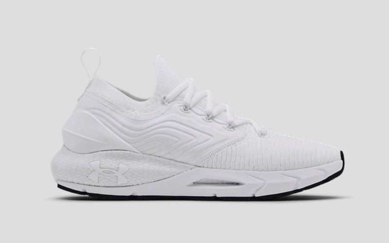 Sepatu Under Armour untuk kado pasangan
