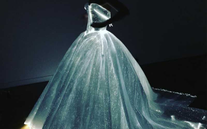 Claire Danes mengenakan Zac Posen