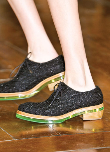 10 Sepatu Wajib Punya