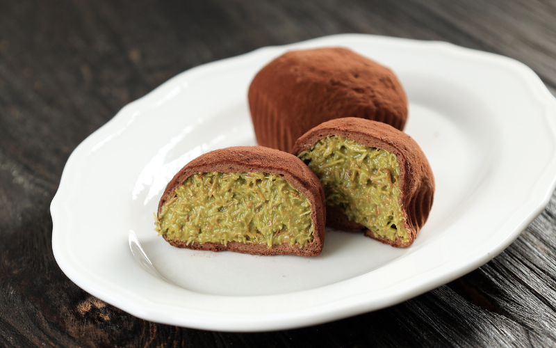 6 Tempat untuk Nge-War Dubai Chewy Cookie