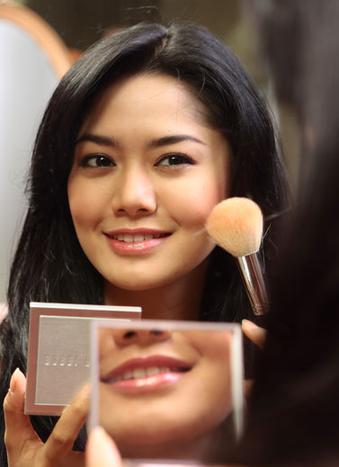 Tip Mengulas Blush On