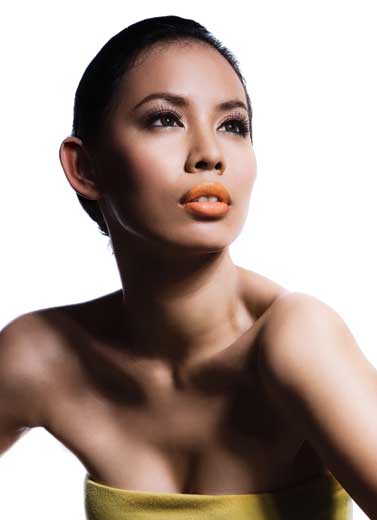 Bibir Memesona dengan Lipstik Jingga