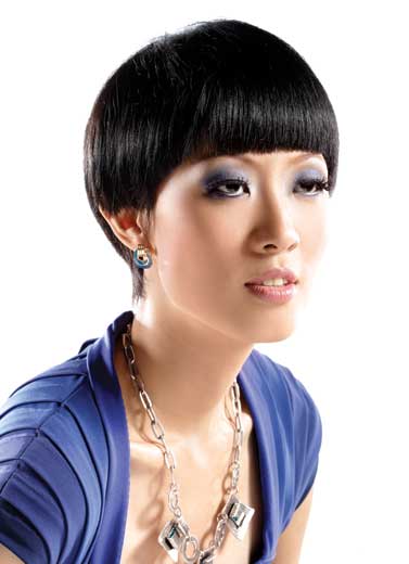 Tampil Menggoda dengan Riasan Smokey