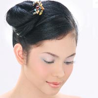 Tampil Cantik dengan Rambut Cepol