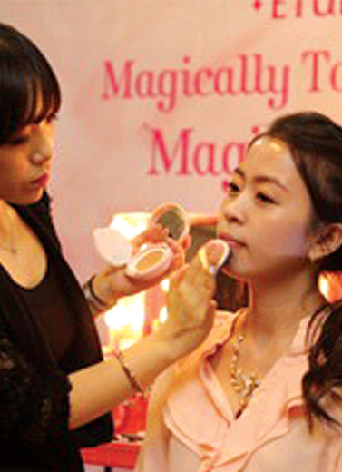 Inovasi Dasar Riasan Etude House