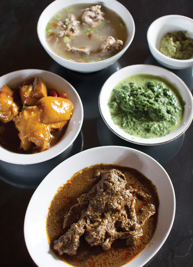 Kumpul, Makan, dan Nyanyi di Lapo 