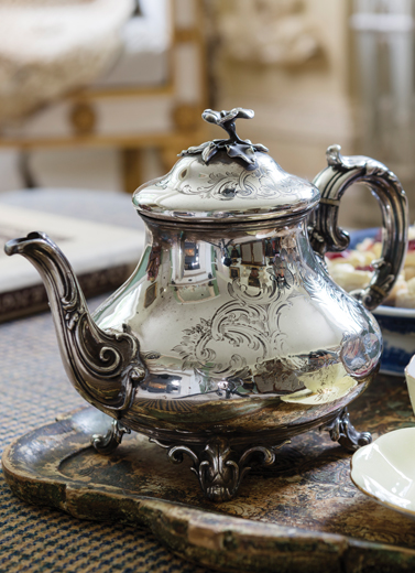 Silver Teapot atau Porselen?