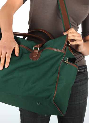Membawa tas berat di satu sisi pundak saja