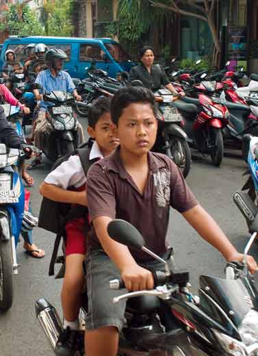 Remaja Mengemudi