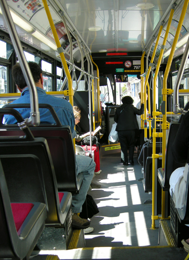 Nyaman dengan Transportasi Umum