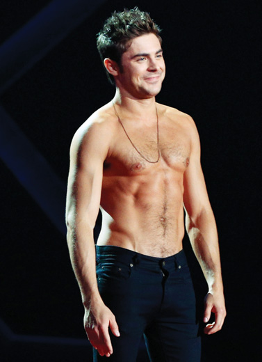 Zac Efron Nyaman Tanpa Busana