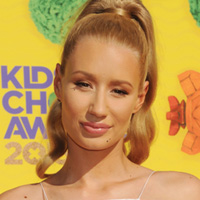Iggy Azalea Membela Diri