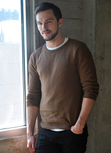 Nicholas Hoult: Sulit Ditaklukkan Cinta 