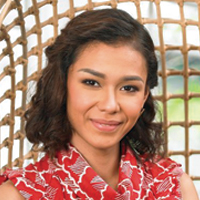 Adinia Wirasti, Feminin
