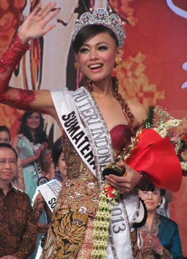 Whulandary, Dari WF ke Puteri Indonesia