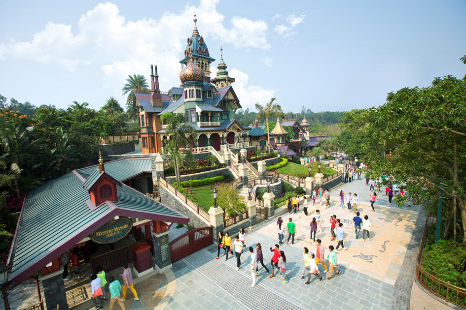 Bertualang di Hong Kong Disneyland