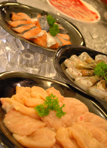 Cicip Seafood di Kapal Nelayan