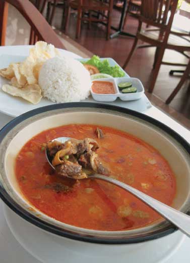 Soto Tangkar di Pinggir Kolam