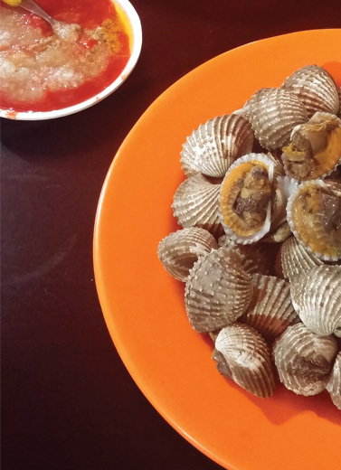 Tergoda Jajanan Jembatan Lima