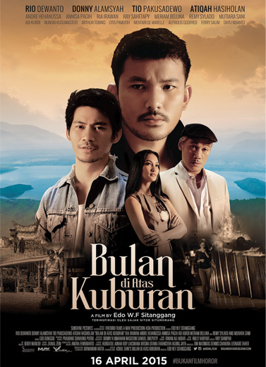 Bulan di Atas Kuburan