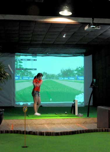 Main Golf di Dalam Resto