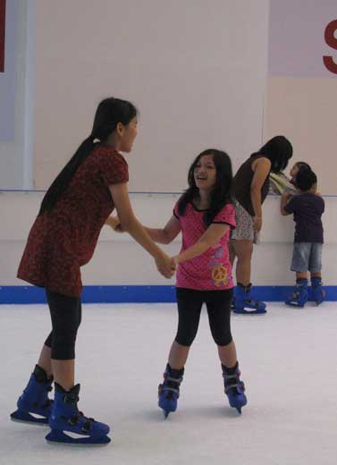 Ice Skating Sekeluarga, Yuk!