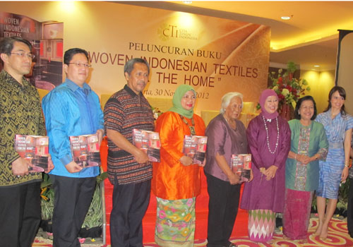 Peluncuran buku Woven Indonesian Textiles For The Home
