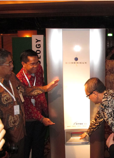Peluncuran Vitek Mass Spectrophotometry