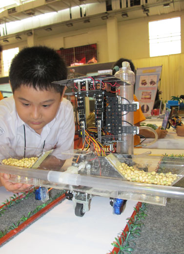 Tingkatkan Imajinasi dan Kreativitas Lewat Kompetisi Robotic 