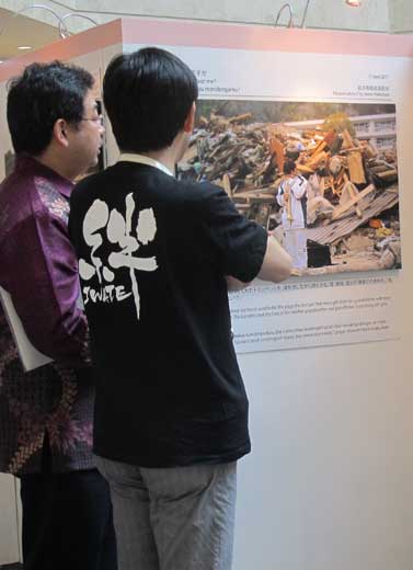 Mengenang Tsunami Jepang Lewat Foto