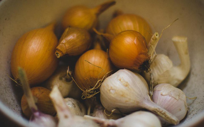 Teknik Mencincang Bawang Yang Benar