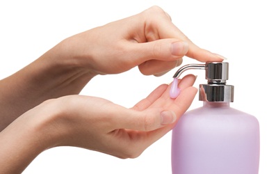 Noda Tinta Hilang dengan Hand Sanitizer 