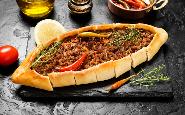 Pide Khas Turki, Pizza Bentuk Kapal yang Berempah