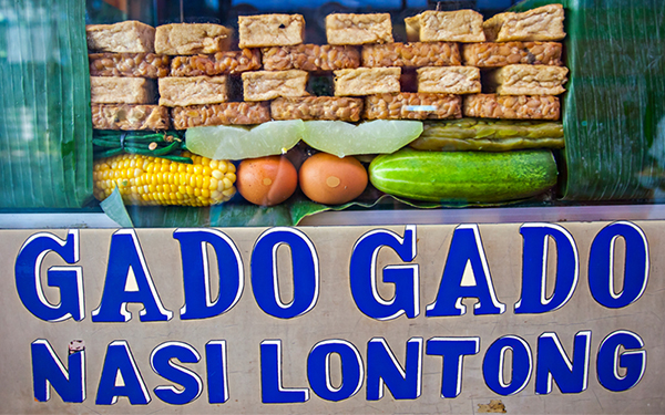 Perbedaan Lotek, Karedok, Pecel, dan Gado-Gado