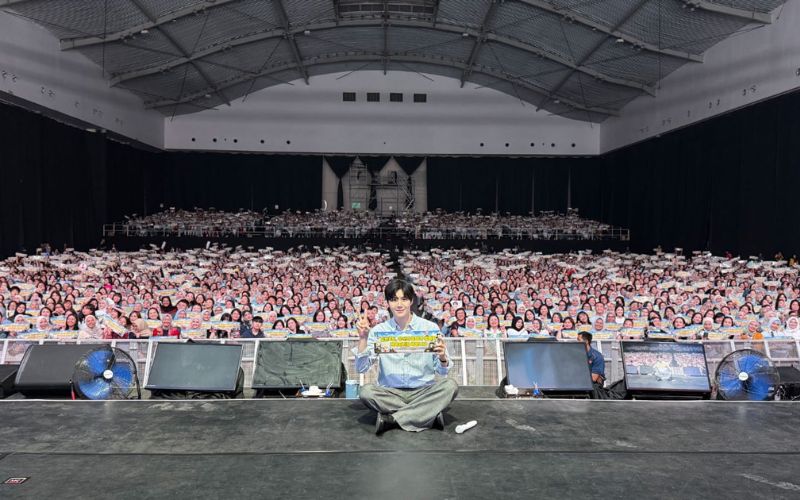 Momen Hangat Kim Seon-ho dan Seonhohada di Fan Meeting Love Factory
