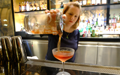 Ahli Gin, Keli Rivers, di Four Seasons Hotel Jakarta