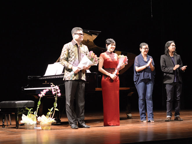Memaknai Sastra lewat Denting Piano