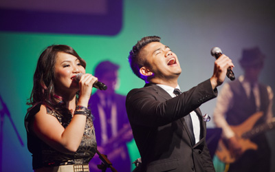 Shili & Adi, Duo Musikus Indonesia dan Singapura di Pentas F1