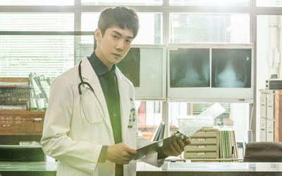 Yoo Yeon-seok Mengaku Gugup Berciuman dengan Seo Hyun-jin di Drama Seri Romantic Doctor, Teacher Kim