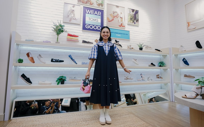 Buka Toko Baru, TOMS Indonesia Dukung Andien Aisyah Foundation