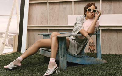 Rihanna Luncurkan Brand Make Up