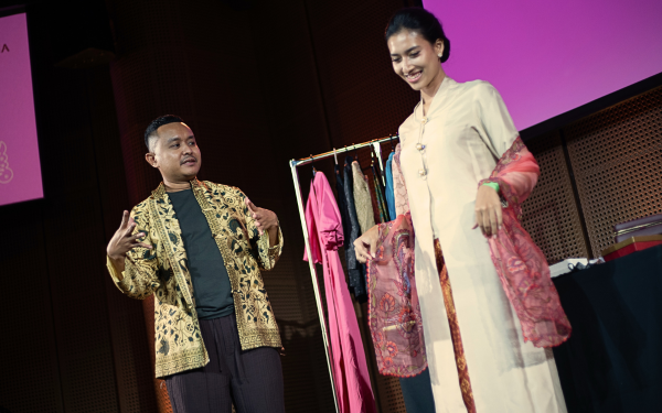 Hagai Pakan dan Narasi Kebaya Bersama Finalis Wajah Femina 2025