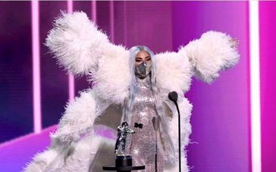 Lady Gaga Kenakan Masker Buatan Desainer Indonesia di Acara MTV VMA 2020