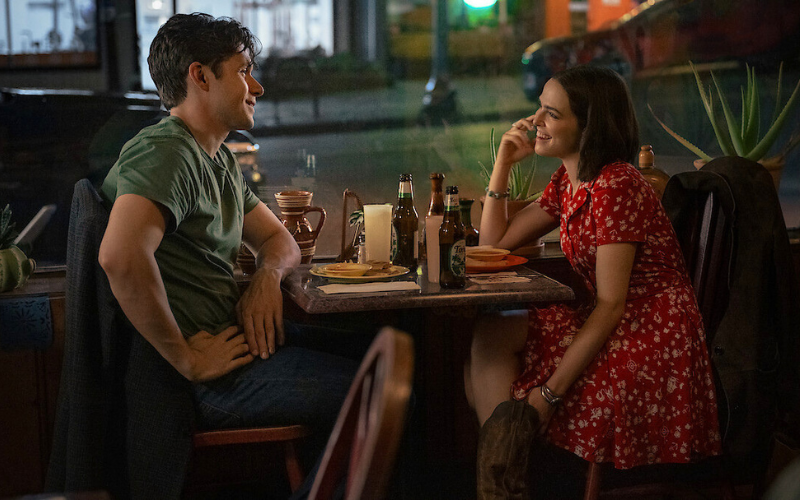 Voicemails for Isabelle: Pesona Komedi Romantis ala 90-an dan Dessert Nachos