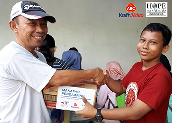 Kraft Heinz Berbagi 14 Juta Sachet Kecap ABC